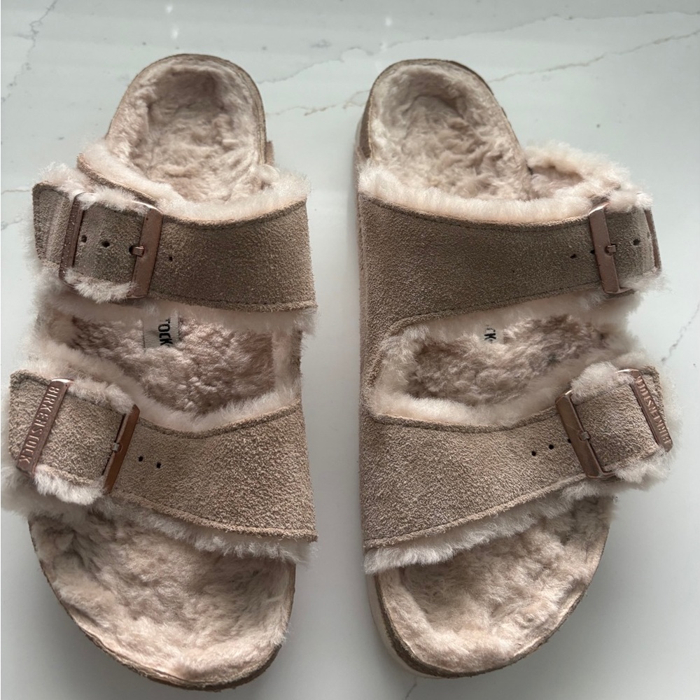 Birkenstock Arizona Fur Shearling Suede Sandals size 40. Women’s 9. Men’s 7. $40